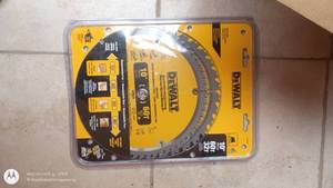 lot 260 image: Dewalt 10 in 60T Carbide Circular Saw Blade Sealed