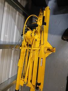lot 1025 image: Yellow Hydraulic Pallet Jack with Steering Handle