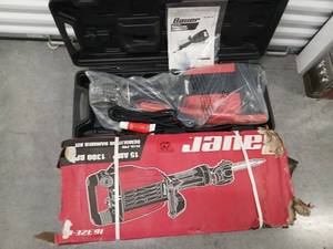 lot 1027 image: Bauer 15 Amp 1300 BPM Demolition Hammer Kit with Case