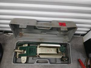 lot 1034 image: 2 Ton Hydraulic Floor Jack with Hard Case