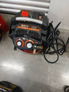 lot 1037 image: Porter-Cable 6 Gallon 165 PSI Pancake Air Compressor
