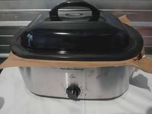 lot 1057 image: Hamilton Beach Stainless Steel Roaster Oven with Removable Pan