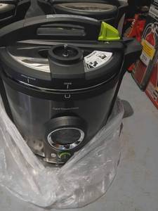 lot 1058 image: Electric Digital Pressure Cooker with Control Panel