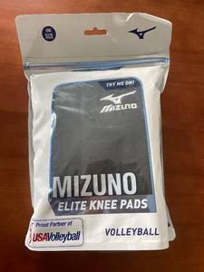 lot 318 image: Mizuno Elite Volleyball Knee Pads One Size 9 Inch Sleeve