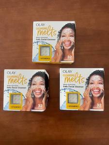 lot 341 image: Lot of 3 Olay Cleansing Melts Daily Facial Cleanser with Vitamin C 32 Pads Each
