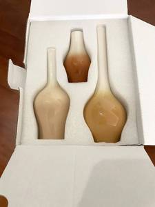 lot 441 image: ZENS YuHu Chun Gradient Ceramic Flower Vase Set of 3