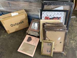 lot 450 image: Collection of Assorted Picture Frames Various Sizes and Styles