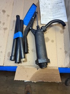 lot 47 image: Oil Pump untested