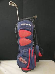 lot 11 image: Golf Bag, MN Twins