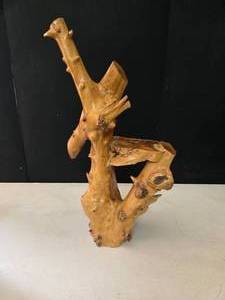 lot 4 image: Tree stump with Eagle