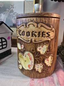 lot 12 image: Vintage Cookie Jar