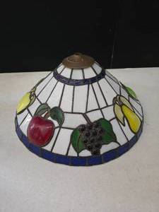 lot 39 image: Tiffany Style Lamp cover