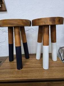 lot 24 image: 2-foot stools. 9.5 inches