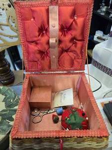 lot 17 image: sewing lot