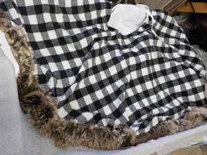 lot 7 image: Unused BlackWhite Tree Skirt...