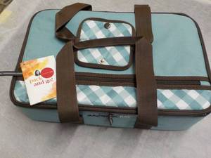 lot 43 image: Rachael Ray Pack and go...