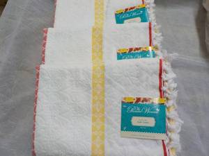 lot 59 image: Set of 3 The Pioneer Woman Sculpted...