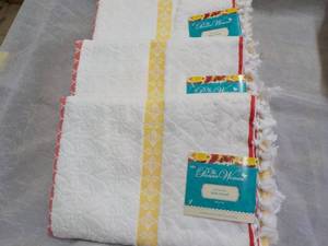 lot 64 image: Set of 3 The Pioneer Woman Sculpted...