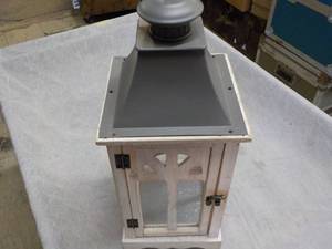 lot 70 image: Lantern Dcor 18 x 7...