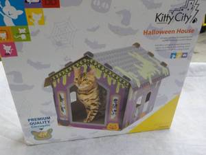 lot 165 image: Kitty City Halloween House ...