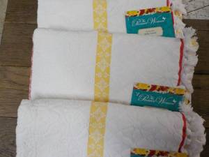 lot 191 image: Set of 3 The Pioneer Woman Sculpted...