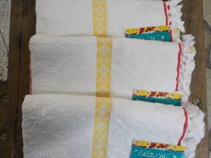 lot 193 image: Set of 3 The Pioneer Woman Sculpted...