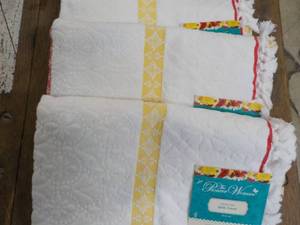 lot 194 image: Set of 3 The Pioneer Woman Sculpted...