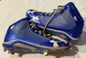 lot 9 image: Brian Dozier Signed Games Used Baseball Cleats With MLB COA Minnesota Twins