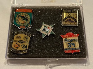 lot 106 image: 1993 All-Star Game Baseball Pin Set