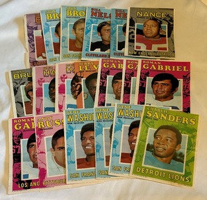 lot 163 image: (19) Vintage Football Pin-Ups Posters 1971 Topps