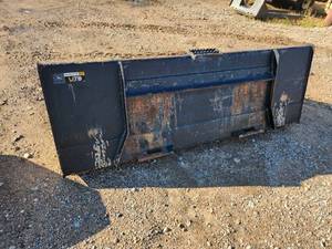 lot 9 image: John Deere Worksite Pro U78 Heavy Duty Loader Bucket with Edge