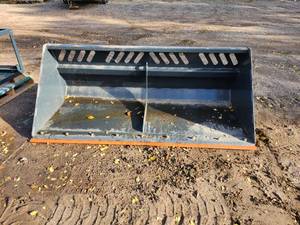 lot 10 image: TMG Industrial 84 Inch Snow Bucket Attachment TMG-SN84