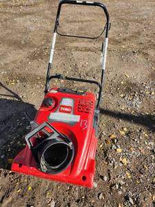 lot 13 image: Toro Model 38751 Powerlite Gas Snow Blower