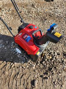 lot 16 image: Toro Power Clear 518 ZE Single-Stage Snowblower 99cc Gas Engine