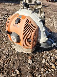 lot 22 image: Stihl BR 430 Magnum Backpack Leaf Blower