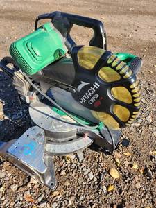 lot 27 image: Hitachi C12FDH 12 Inch Compound Miter Saw