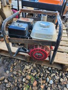 lot 51 image: Wayne 4 HP OHV Semi-Trash Utility Water Pump with Honda Engine