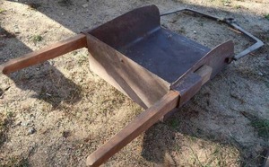 lot 48 image: ANTIQUE HORSE DRAWN DIRT SCOOP