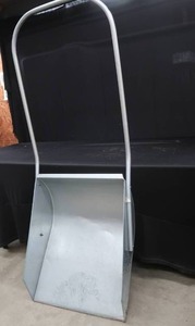 lot A11 image: THE ORIGINAL SNOW SCOOP