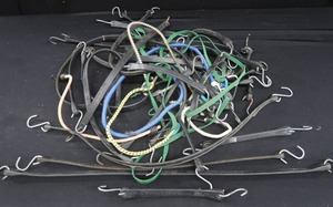 lot A22 image: LG LOT OF ASSORTED BUNGEE STRAPS