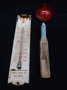 lot 65 image: M.A. HANNA VINTAGE SAFETY GIFTS