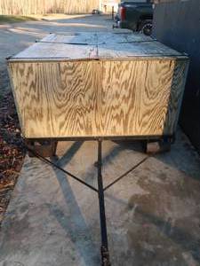 lot 68 image: OLD TRAPPERS HUGE ENCLOSED SLED