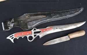 lot 85 image: KNIVES
