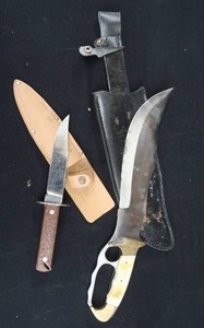 lot 82 image: KNIVES