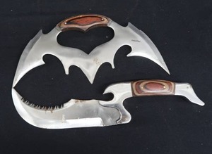 lot 87 image: KNIVES