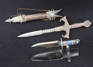 lot 89 image: KNIVES