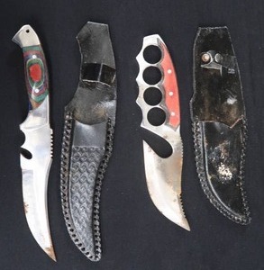 lot 90 image: KNIVES