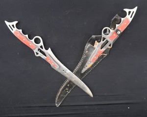 lot 91 image: 2 MATCHING KNIVES