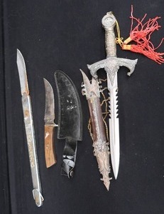lot 94 image: KNIVES