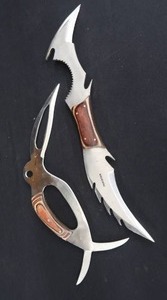 lot 95 image: KNIVES